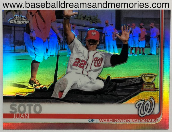 2019 Topps Chrome Juan Soto Variation Refractor Card